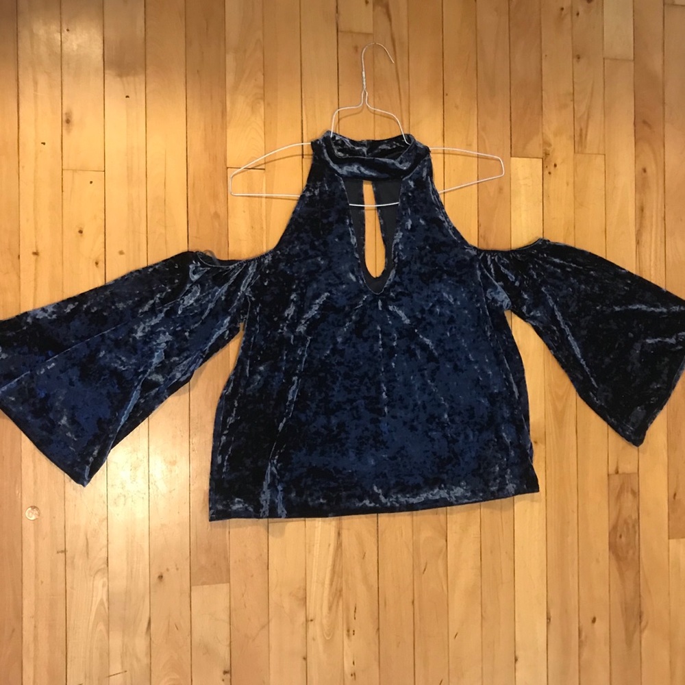 velvet american eagle top!